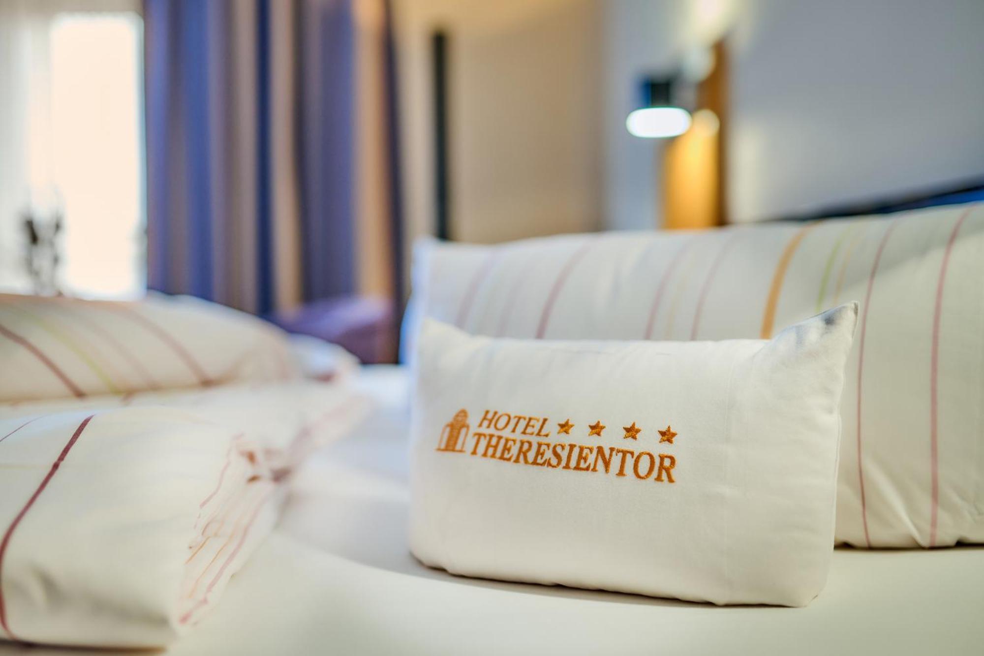 Hotel Theresientor اشتراوبينغ المظهر الخارجي الصورة